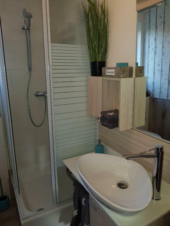 Heimathafen Appartement Neufolstenhausen Buitenkant foto