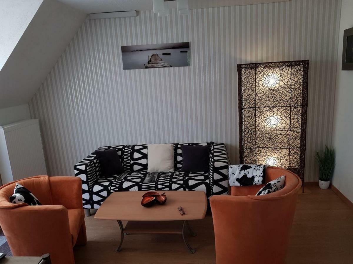 Heimathafen Appartement Neufolstenhausen Buitenkant foto
